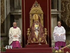 Papst am Thron